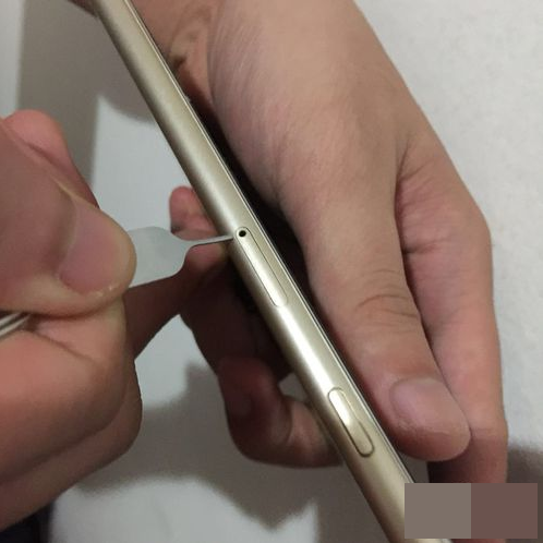 苹果手机电信版可以用移动卡吗！