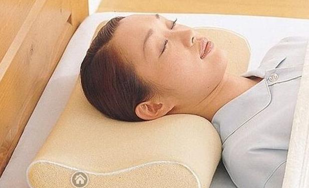睡觉时如何正确枕枕头