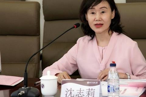 沉迷美容的副校长被匿名诬告20余次，她究竟做了哪些违纪违法的事？