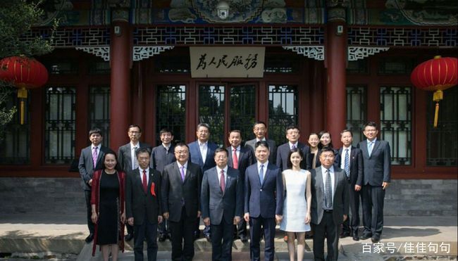 王思聪公开评论奶茶妹妹靠长相傍大款，他是怎么评价章泽天的？