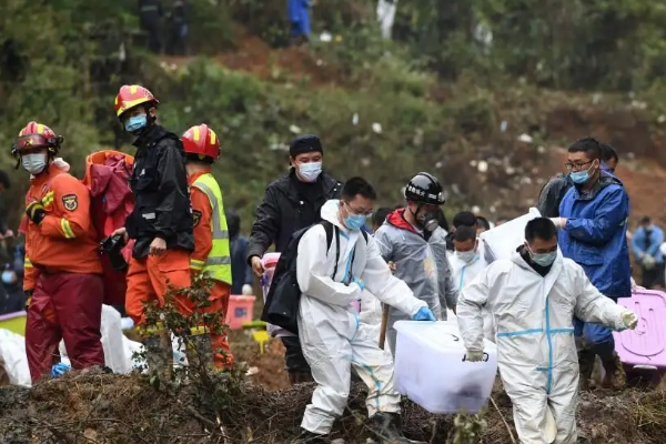 为什么东航坠机只确认了120人身份？另外12人还活着吗？