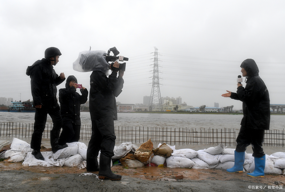 台风掀起12米狂浪，沿海相关单位对此有何应急措施？