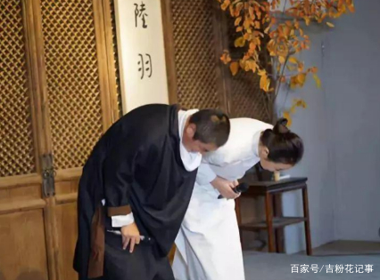 51岁潘蔚亲手“毁掉”女儿的前途，如今她的报应真的来了吗？