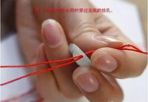 吊坠脖子上的绳结怎么打