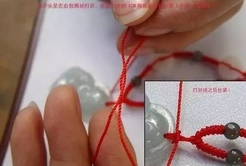 吊坠脖子上的绳结怎么打
