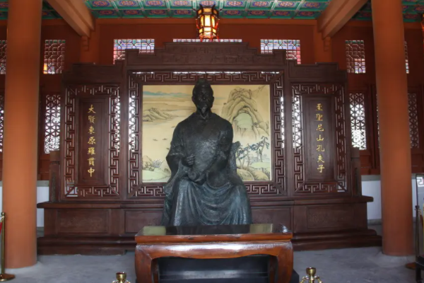 《三国演义》的作者是谁？