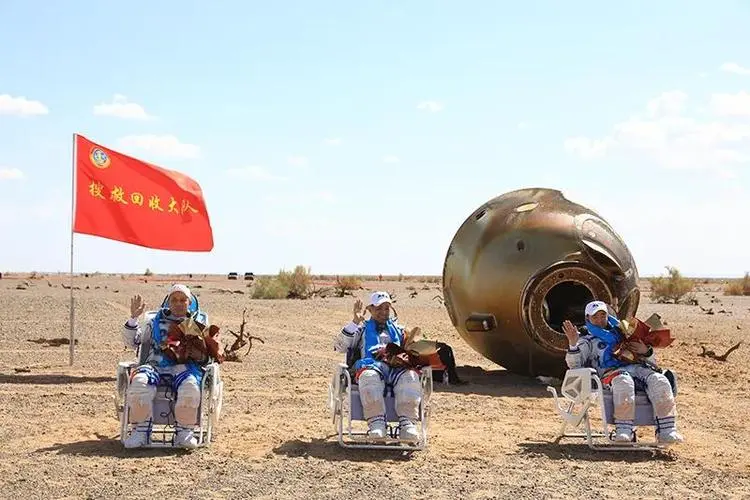 航天员在空间站变出奥运五环，他们是如何做到的？