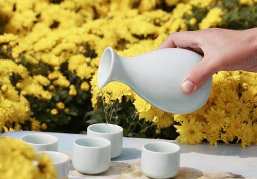 重阳节和元宵节还有，七夕节的过节时间是农历。几月几日？节日的习俗又是什么？