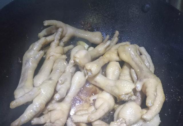 鸡爪怎么卤制才好吃？