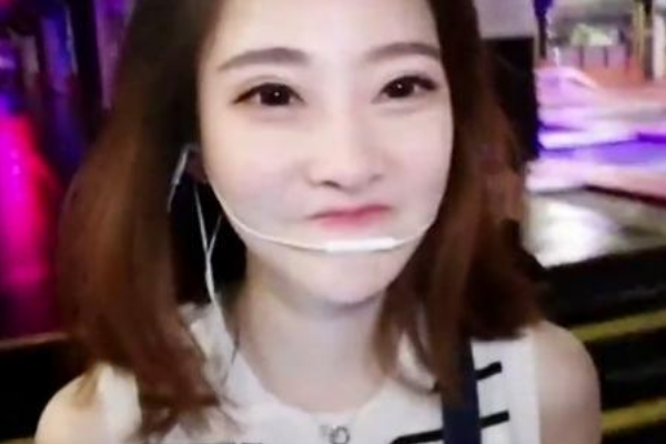 冯提莫的真实身高到底是多少？