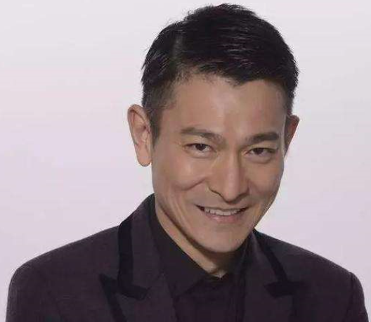 刘德华《黑蝙蝠中队》讲的是什么故事？
