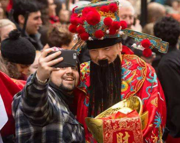 高分求翻译：最后，祝大家春节快乐！（翻译成英语）