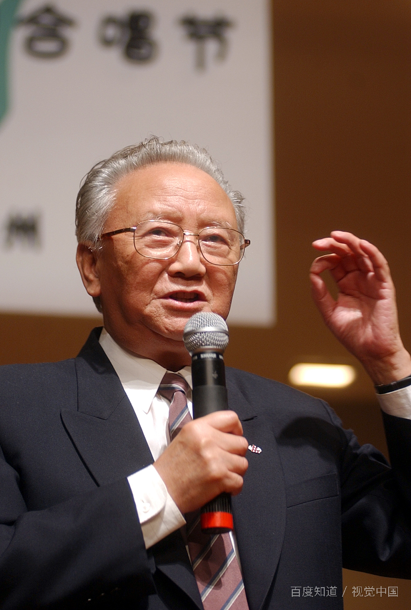 作家秦牧的原名是？