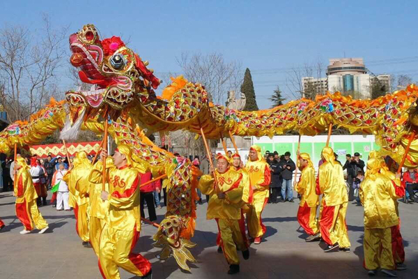 舞龙是中国民族传统民俗文化活动，进行这项活动的意义是什么？