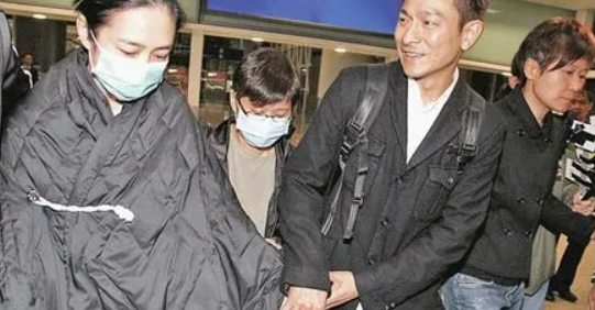 刘德华一共几个老婆？