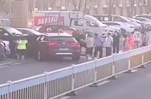 情侣酒驾翻车被救出后牵手离开，此种行为说明了什么？